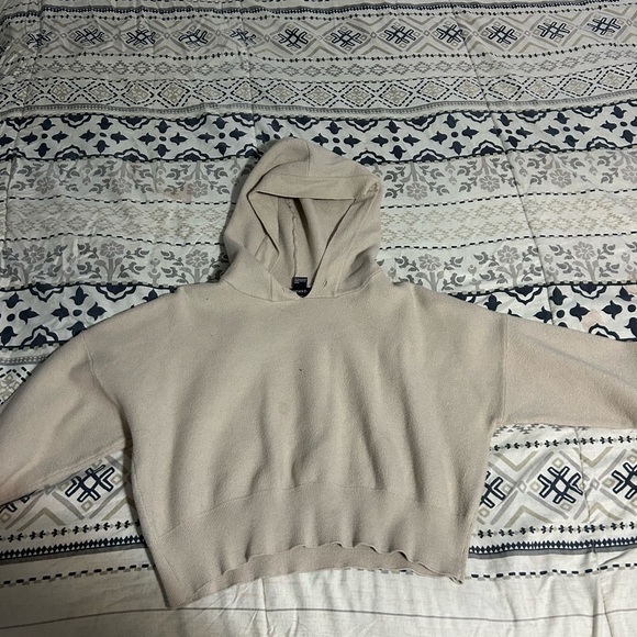 Forever 21 Sweaters - cropped forever 21 hoodie